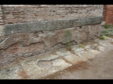 01430 ostia - regio ii - via della fontana - oeffentliche wasserstelle - detail.jpg